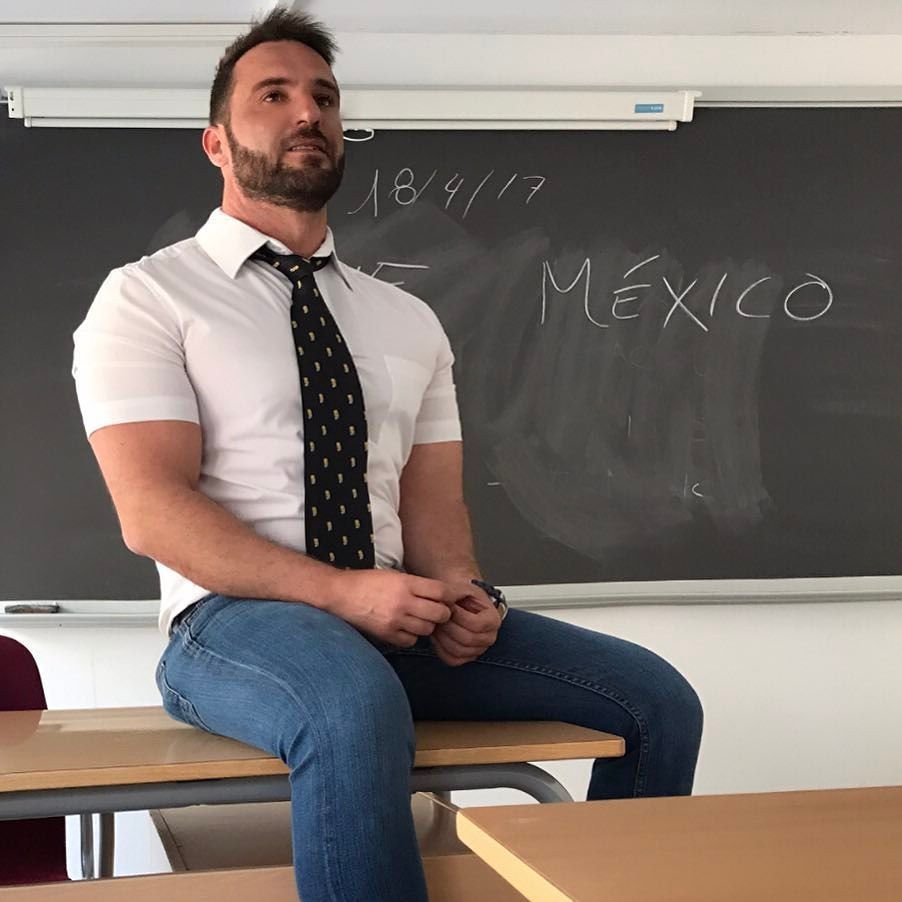 El profesor más sexy del mundo enciende las redes sociales José Cárdenas