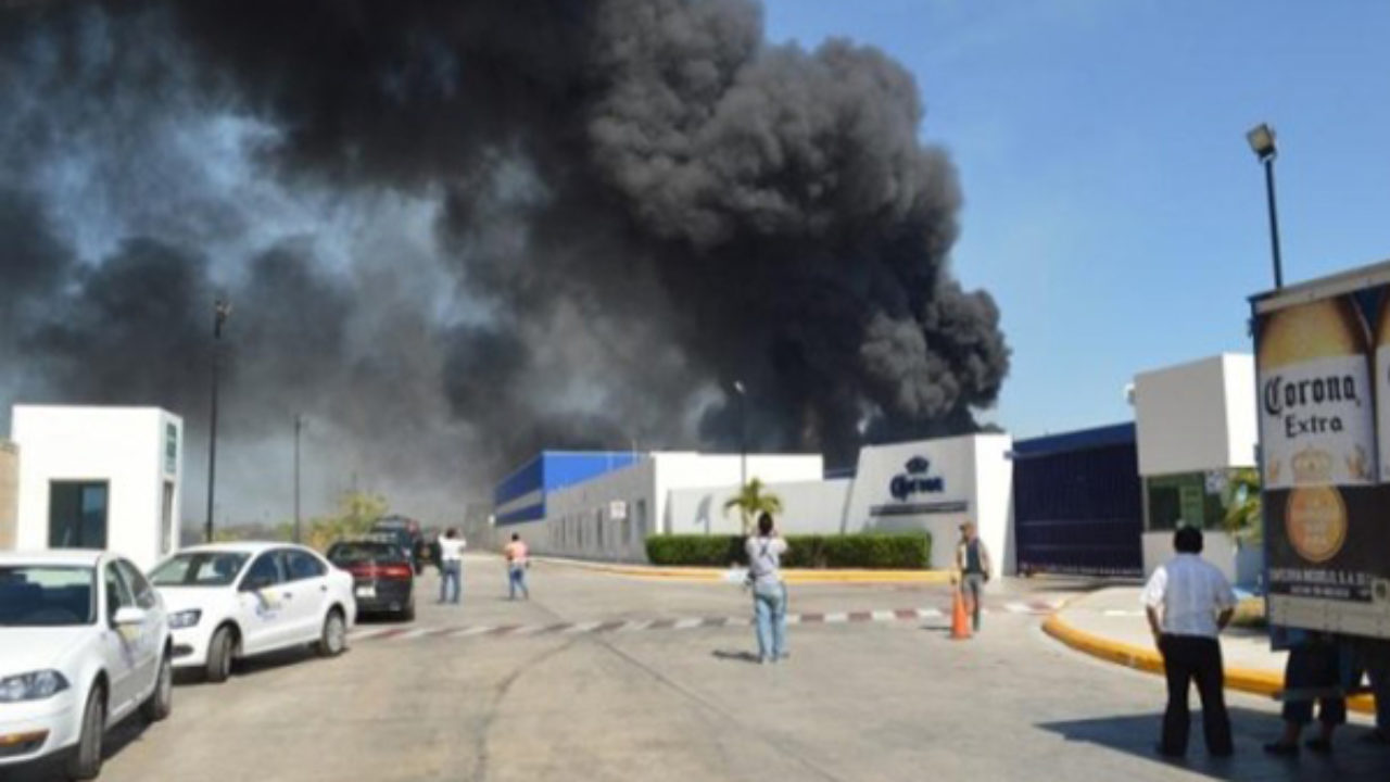 Arden bodegas de Grupo Modelo en Mérida - José Cárdenas