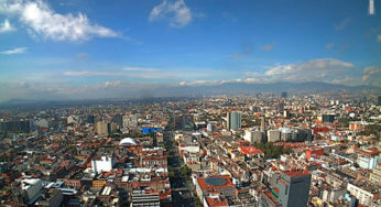 Clima cálido y cielo despejado en CDMX