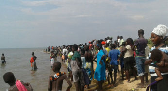 Barco se hunde en Uganda con equipo de futbol abordo