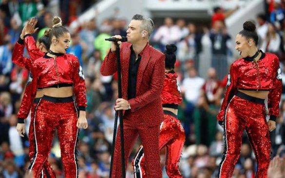 Robbie Williams conquista al público en la inauguración del Mundial