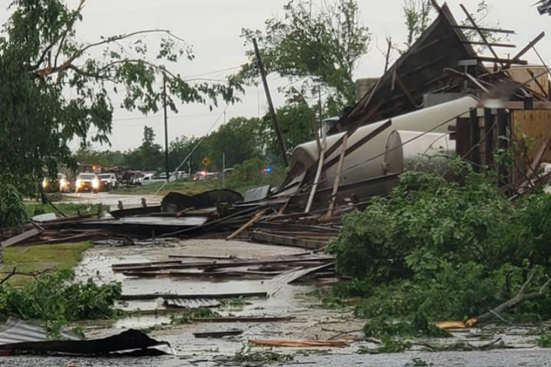 Tornado en Texas deja docena de heridos y múltiples daños José Cárdenas