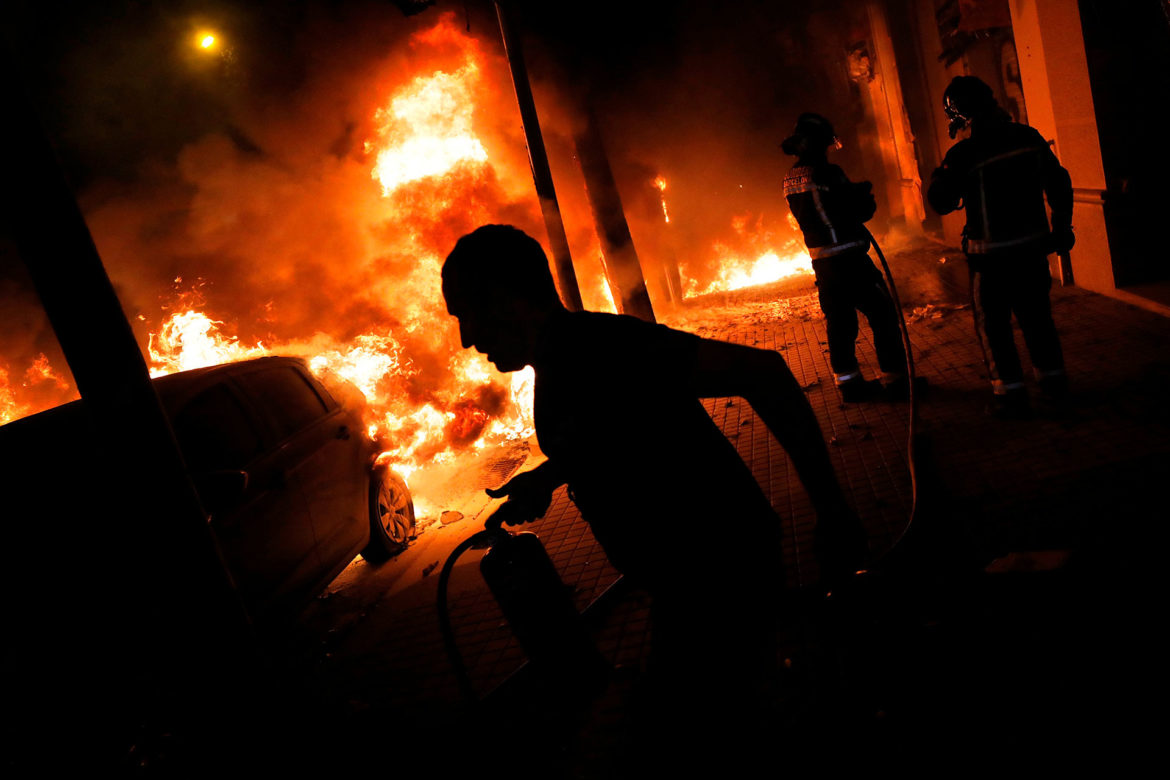 Fuego y violencia en Barcelona: las fotos de la tercera noche de protestas de los independentistas