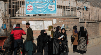 ONU insta a talibanes revertir restricciones impuestas a mujeres 