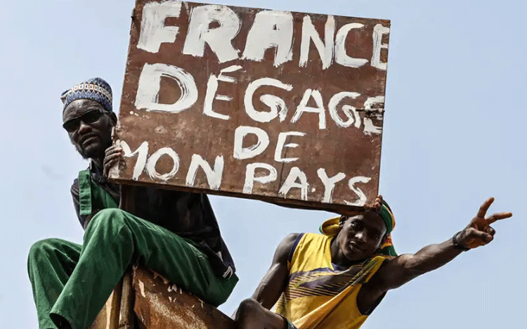 La France annonce le retrait de son ambassadeur et de ses militaires du Niger